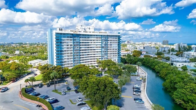 Building Photo - 7441 Wayne Ave Unit 14D