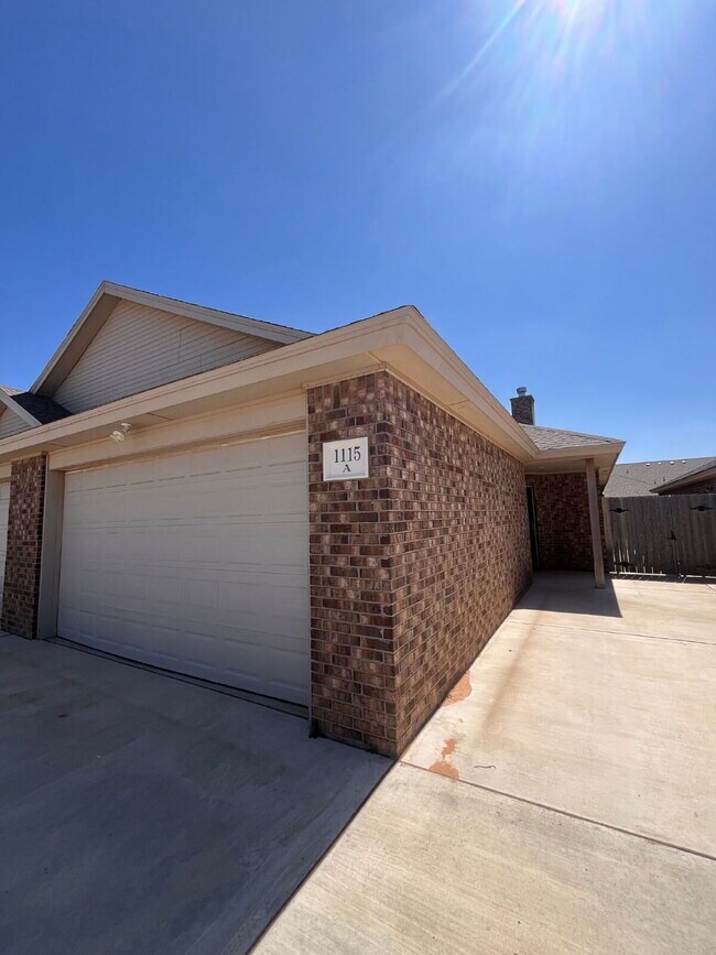 Spacious Duplex-3/2/2 Near Preston Manor! - Spacious Duplex-3/2/2 Near Preston Manor! Apartment