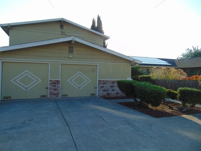 Building Photo - 373 Rodeo Ave Unit #2 Rental
