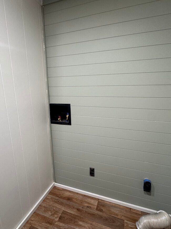 Photo - 7485 Sturrock Rd