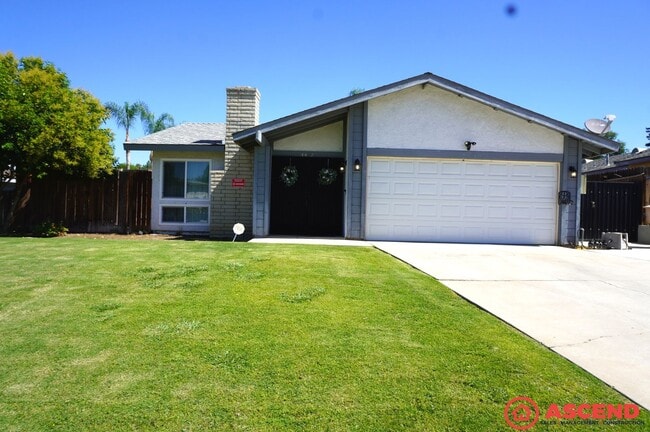 Building Photo - Cozy 3BD/2BA Home in Bakersfield's 93306 — Fully Equipped, Fireplace, Solar & All Pets Welcome!