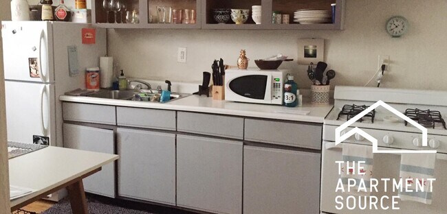 Photo - 732 W Roscoe St