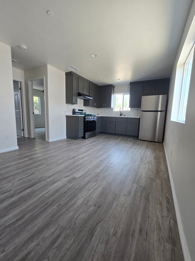 Photo - 1647 E 53rd St