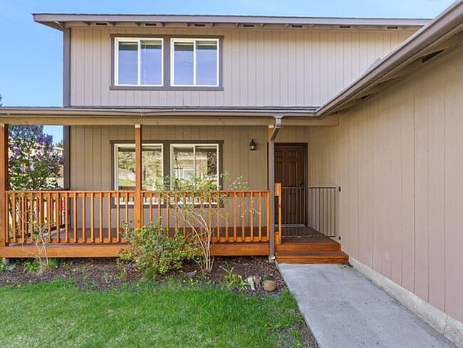 Building Photo - 4 bed 3 bath, Bonus room, Rv parking, Fenc...