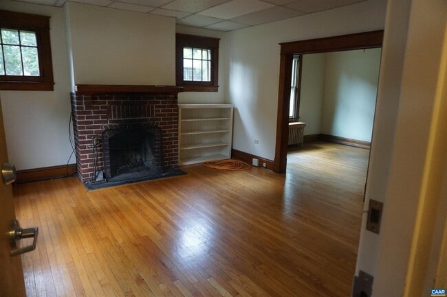 Building Photo - 1909 Jefferson Park Ave Unit 1 Rental