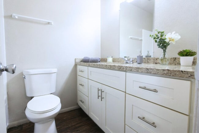 Photo - 9230 N 6th St Unidad 9