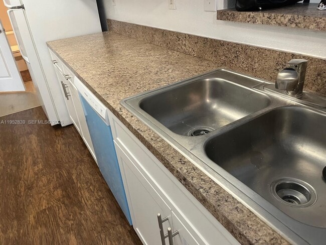 Building Photo - 11601 SW 2nd St Unit 21108