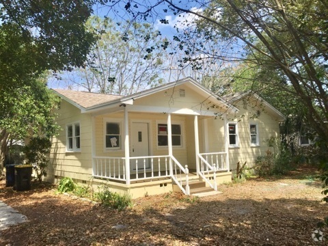 Building Photo - SPACIOUS Auburndale 4BR/2BA Home w/Gorgeou...