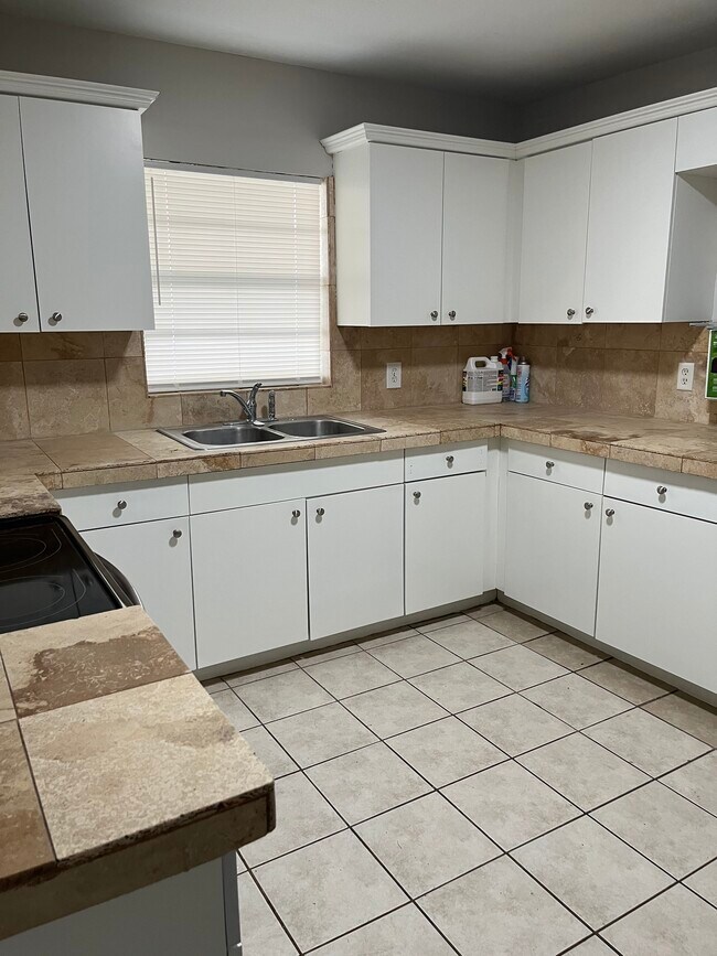 9708 N Blvd