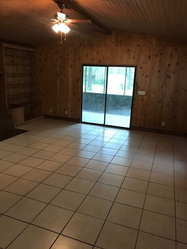 Photo - 4x2 large home for rent!