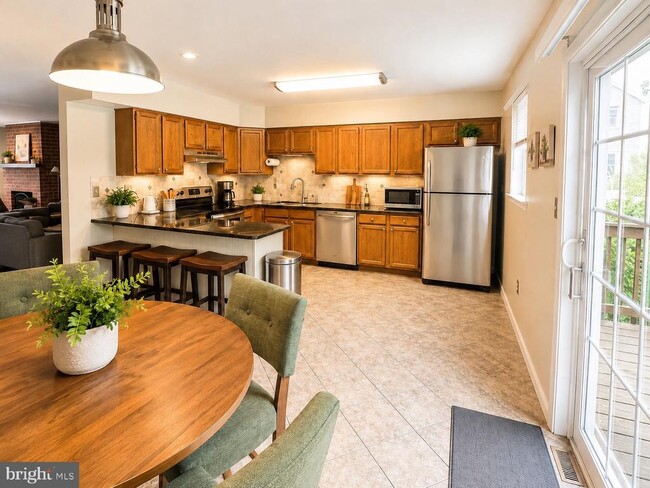 Photo - 618 Coates Ln