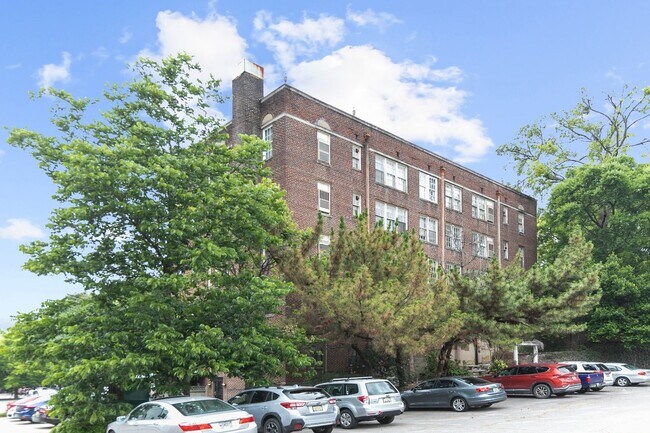 Photo - Charleston Court