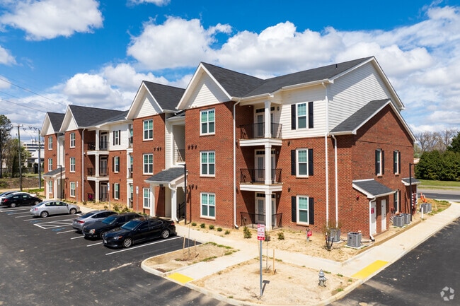 7800 Brook Rd - Exterior
