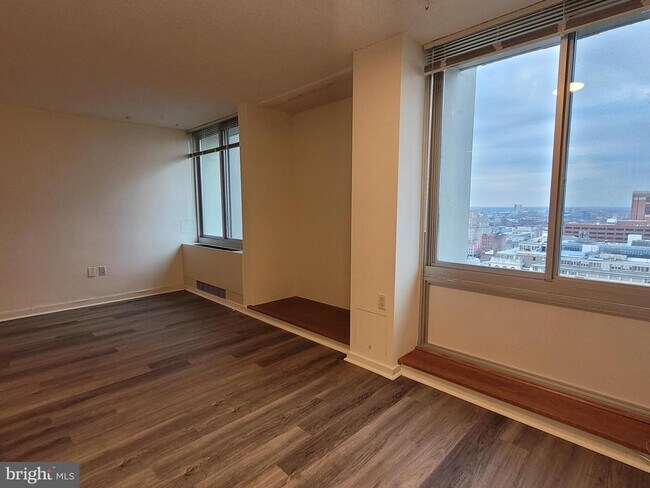 Photo - 604 S Washington Square Unidad 3006