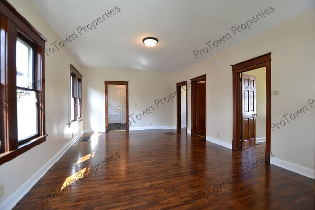 Photo - 463 S Ottawa St