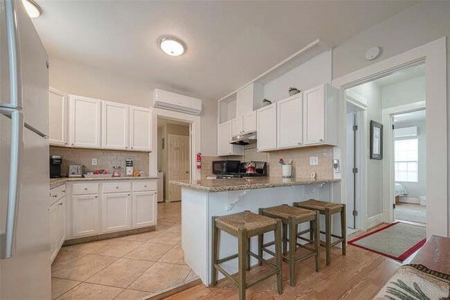 Photo - 2225 Bernardo De Galvez Ave