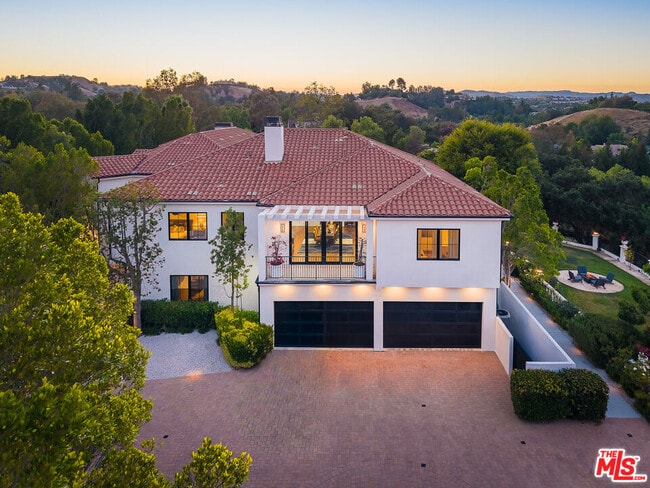 Building Photo - 5192 Parkway Calabasas