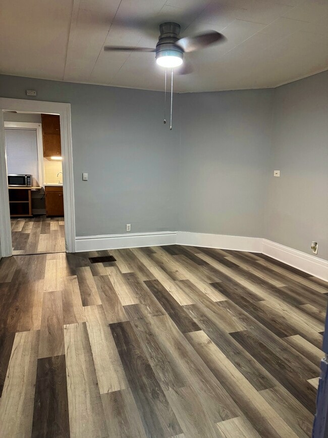 Photo - 318 W Hurlbut Ave