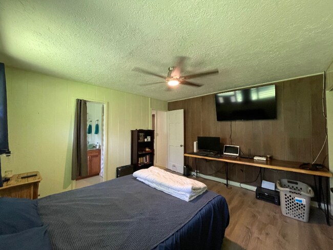 Photo - 6065A Kolopua St