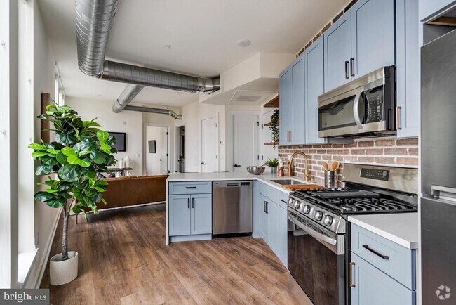 Building Photo - 2401 Frankford Ave Unit 2B Rental