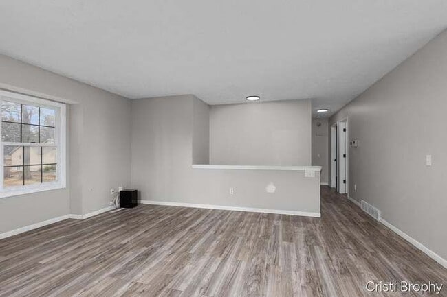 Photo - 952 Woodside Dr