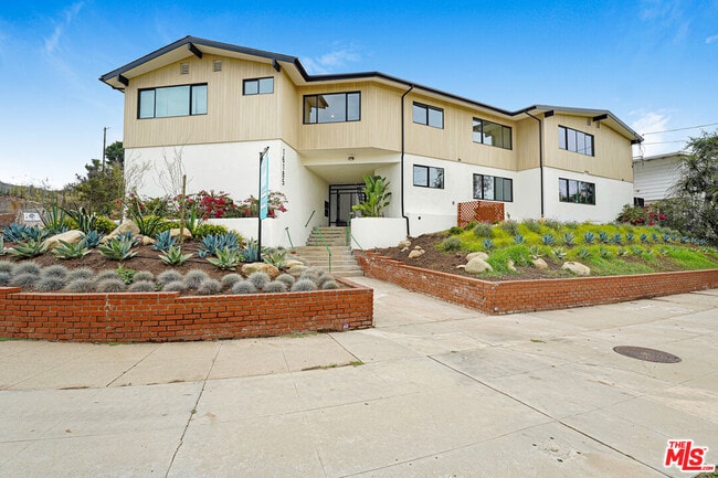 Building Photo - 16185 Sunset Blvd Unit 8