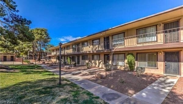 Photo - 615 S Royal Crest Cir