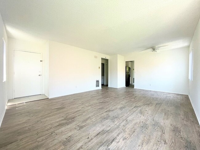 Photo - Updated Second Floor Single Level Unit! Unidad D