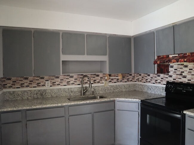 Photo - 2 Bed 1 bath Granite Countertops Screen Porch Call Carole Arcaro Deltona Lakes Realty 386-216-4900