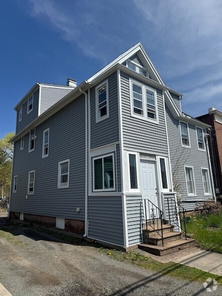 Building Photo - 43 Putnam Ave Rental
