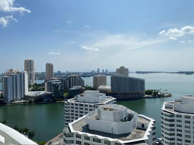 Building Photo - 950 Brickell Bay Dr Unit 2711