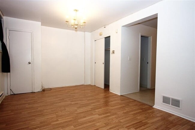 Building Photo - 228 Christopher Columbus Dr Unit G