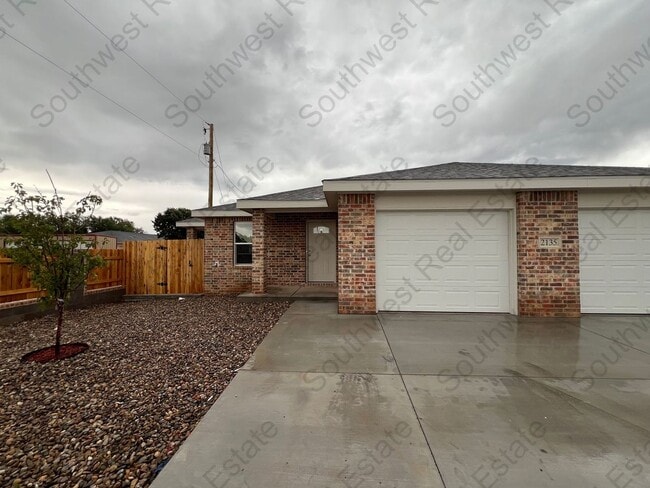 Building Photo - 2135 Bobwhite Ct Unit A