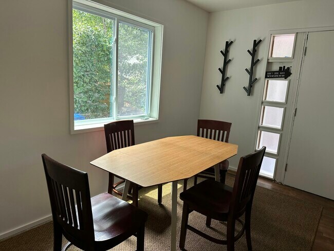 Photo - 1211 Barnes St NW