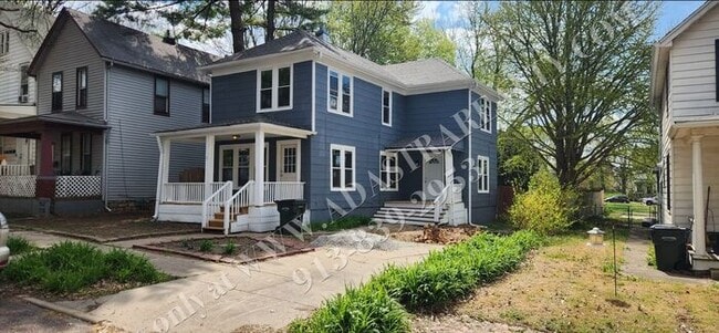 Large 2-story 4 Bed 1.5 Bath Home in Leave... - Large 2-story 4 Bed 1.5 Bath Home in Leave...