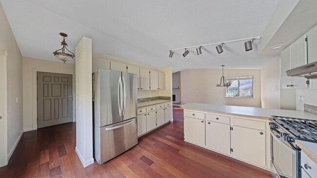 Photo - 3 Bed 2 Bath - Centrally Located - NAS Whidbey