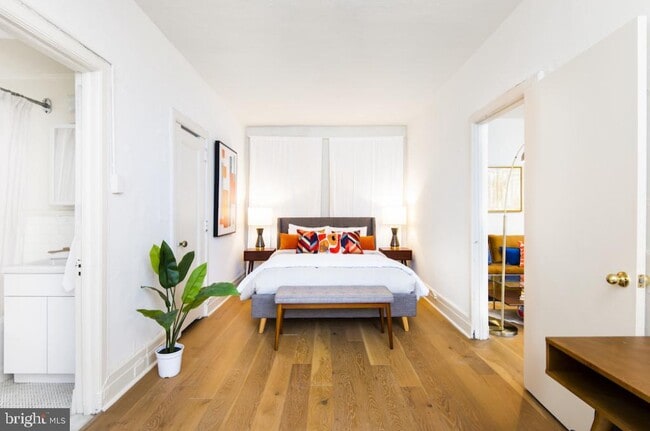 Building Photo - 1229 Chestnut St Unit 1217