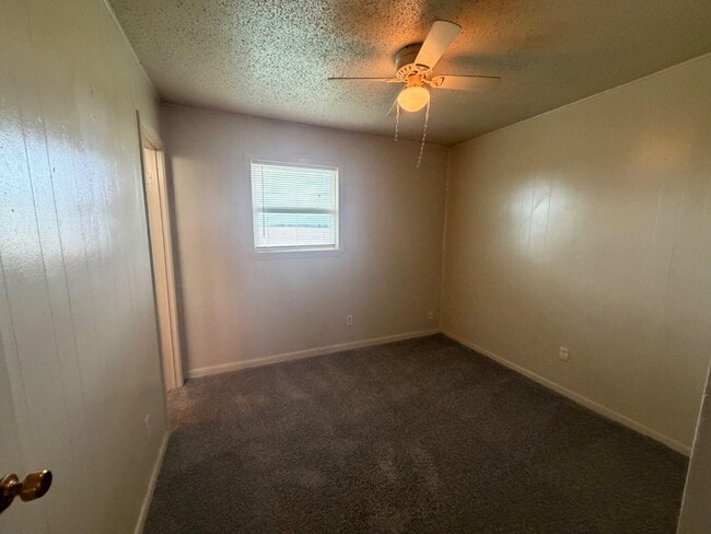 Photo - 5909 East F M 40