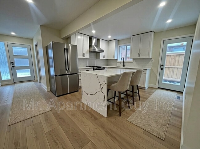 Photo - 2531 Cavendish Dr Unit Upper Suite