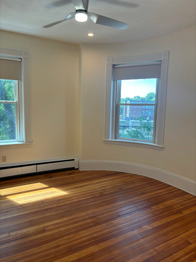 Photo - 842 Beacon St