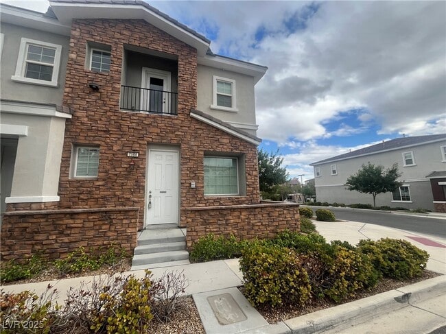 Photo - 7568 Nicklin St