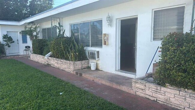 Photo - 750 83rd St Unidad 3
