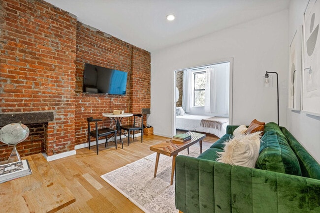 Building Photo - 416 W 49th St Rental