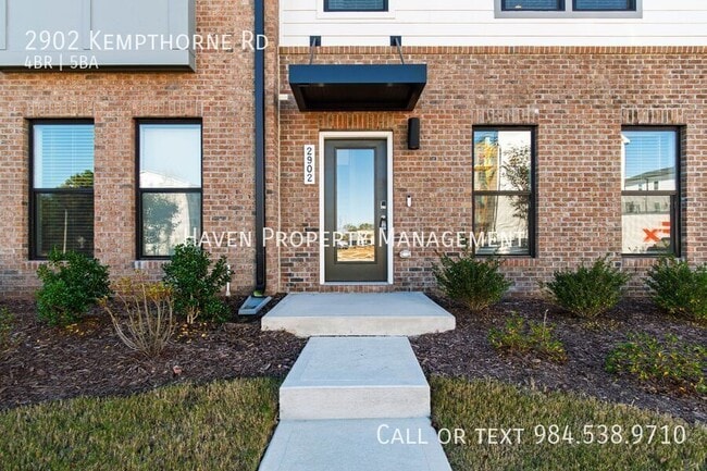 Photo - 2902 Kempthorne Rd