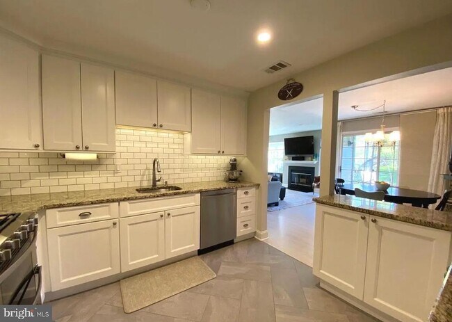 Photo - 15 Andover Pl