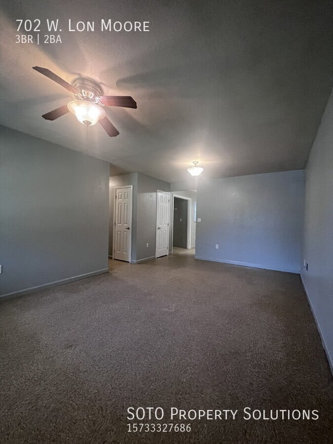 Photo - 702 Lon Moore St