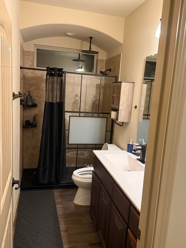 renters bathroom. walk-in shower - 1829 Lark Ln Unit 1829 lark ln