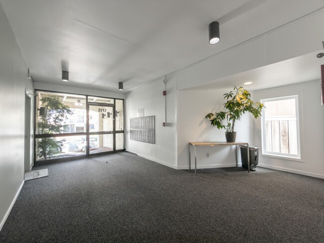 Photo - 1715 Webster St