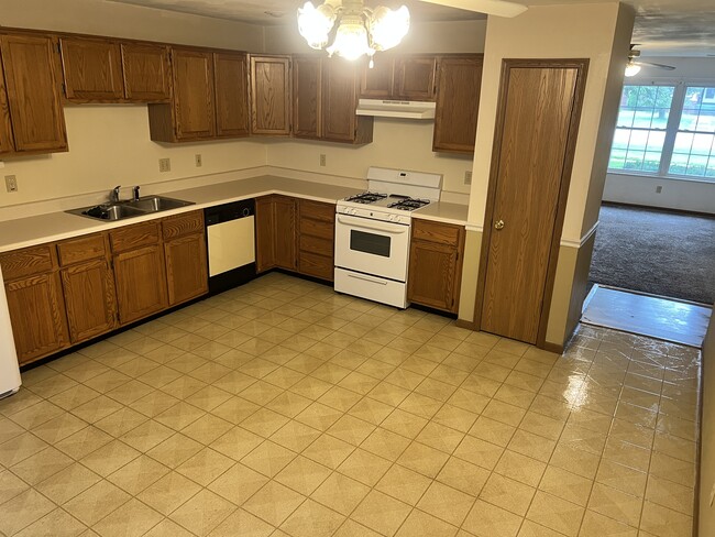 Building Photo - 7337 IL-15 Unit 10 Rental