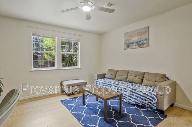 Photo - 305 Chaseville St